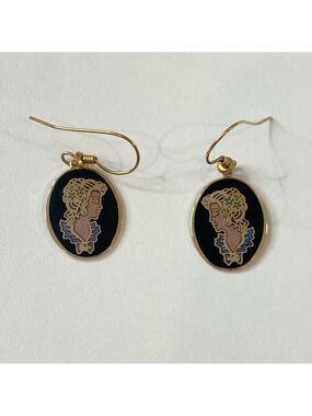Vintage Roccoco cameo black gold earrings romantic mod feminine lightweight